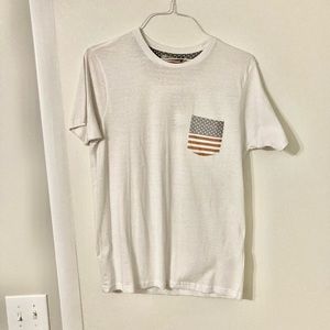 NWT Brave Soul White American Flag Pocket T-Shirt Men’s Size Medium.